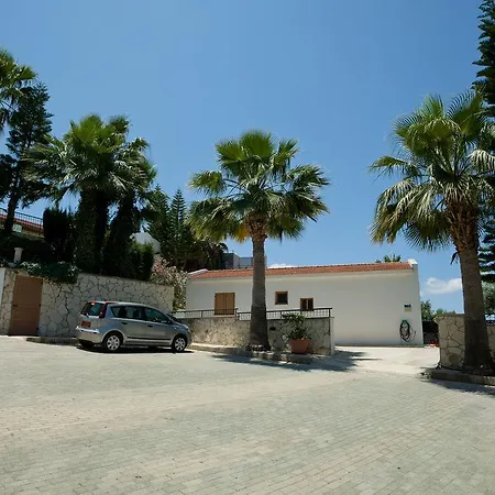 Kleoniki Villa Polis